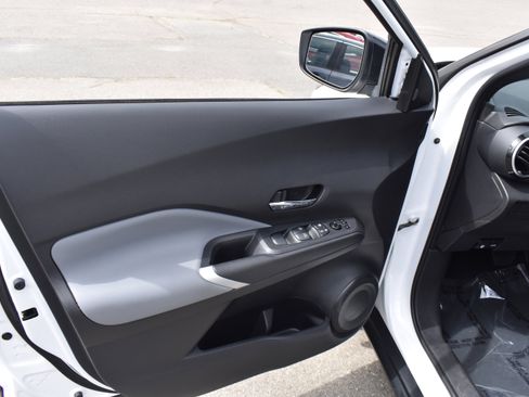 Used 2023 Nissan Kicks SR w/ SR Premium Package image 24