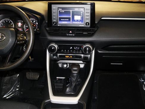 Used 2021 Toyota RAV4 LE image 23