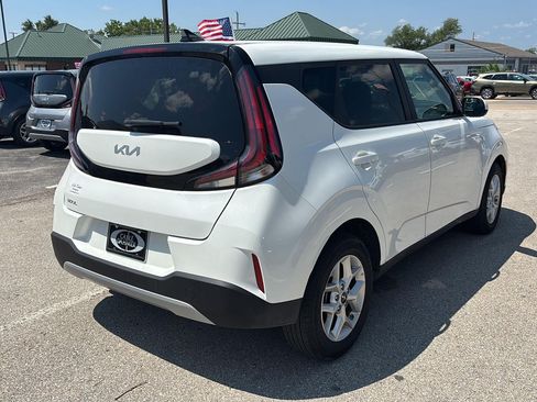Used 2025 Kia Soul LX FWD image 6