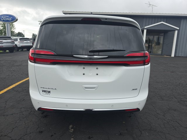 New 2025 Chrysler Pacifica Select w/ Uconnect Theater Family Group AWD/4WD image 6
