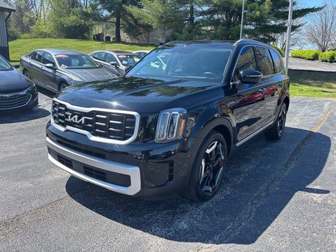Used 2025 Kia Telluride S image 2