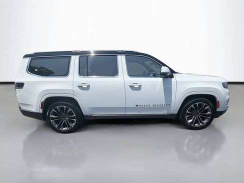 Used 2022 Jeep Grand Wagoneer Series III w/ Rear Seat Video Group 1 AWD/4WD image 4
