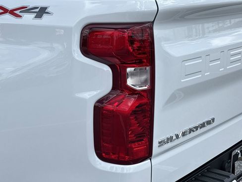Used 2024 Chevrolet Silverado 1500 Custom image 7