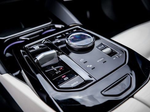 Used 2026 BMW 530i xDrive w/ M Sport Package image 15