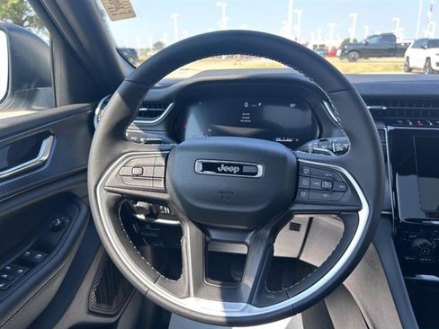 New 2025 Jeep Grand Cherokee Laredo X w/ Luxury Tech Group I image 12
