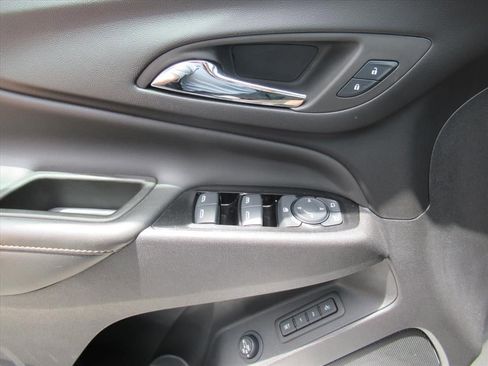 Used 2024 Chevrolet Equinox Premier FWD image 19