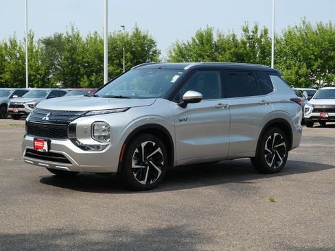 Used 2025 Mitsubishi Outlander SEL AWD/4WD image 2