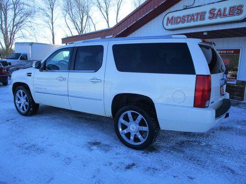 Used 2010 Cadillac Escalade ESV Premium image 5