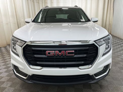 Certified 2022 GMC Terrain SLE w/ Driver Convenience Package image 12