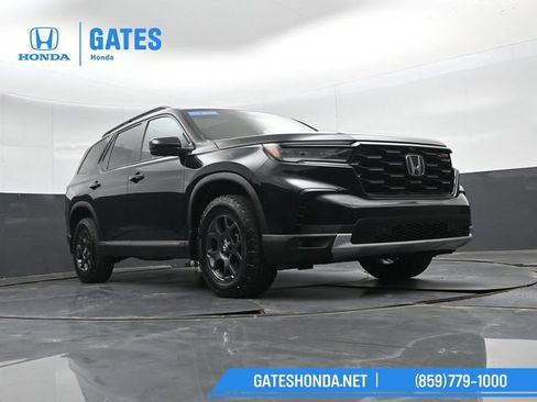 Certified 2025 Honda Pilot TrailSport image 42