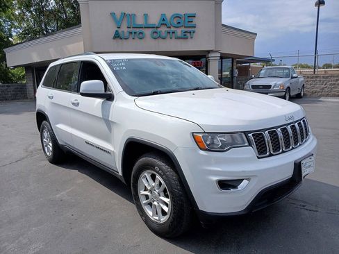 Used 2018 Jeep Grand Cherokee Laredo AWD/4WD image 6