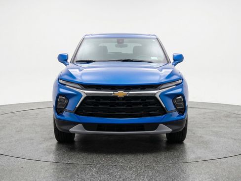 Used 2025 Chevrolet Blazer LT image 2