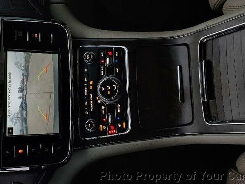 Used 2018 Lincoln Continental Select w/ Continental Climate Package image 27