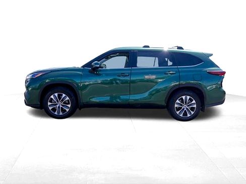 Certified 2024 Toyota Highlander XLE AWD/4WD image 7