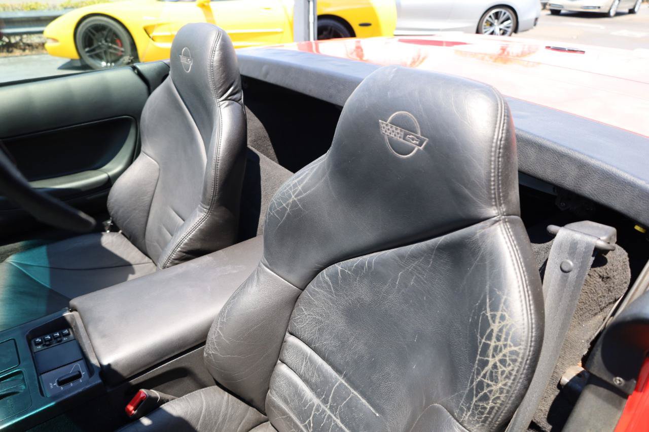 Used 1995 Chevrolet Corvette Convertible RWD image 9