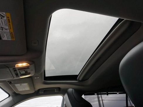 Used 2023 Toyota Highlander XLE image 19