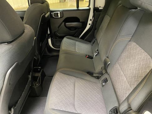 Used 2024 Jeep Gladiator Mojave AWD/4WD image 23