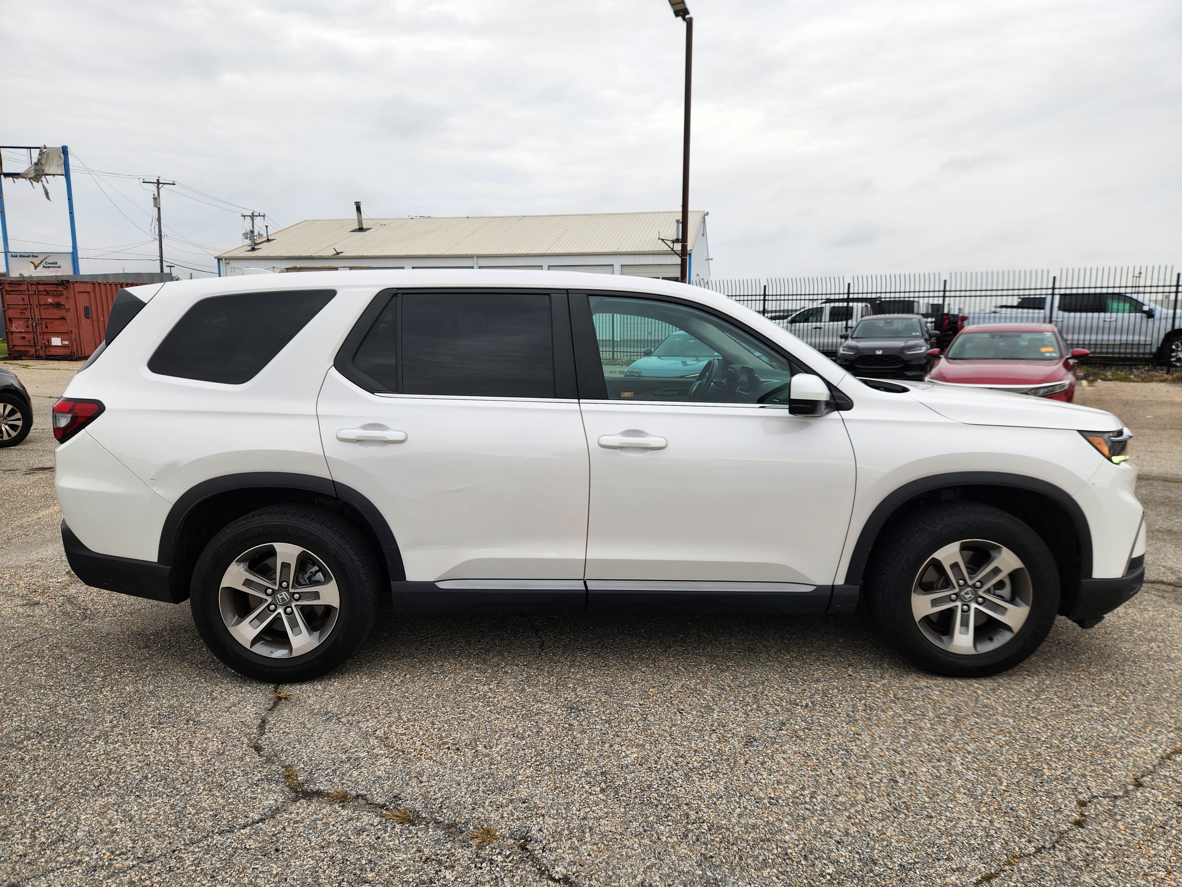 Used 2024 Honda Pilot EX-L image 6