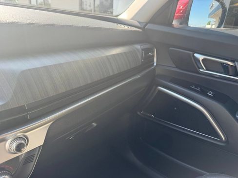Used 2024 Kia Telluride EX w/ EX Captain's Chair Package FWD image 14