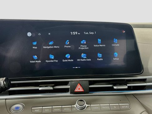 Used 2025 Hyundai Elantra SEL FWD image 21