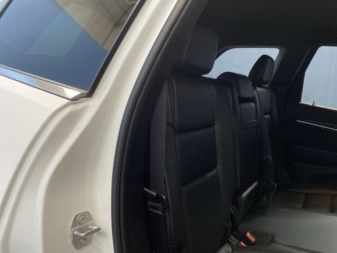 Used 2018 Jeep Grand Cherokee Limited image 39