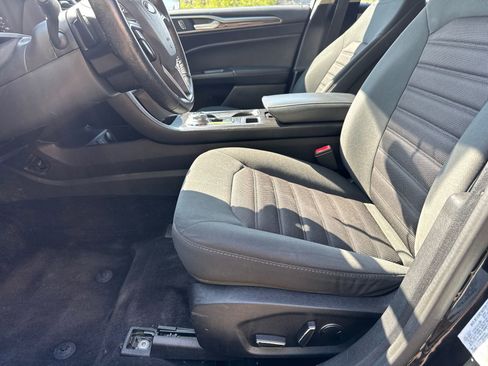Used 2017 Ford Fusion SE image 9