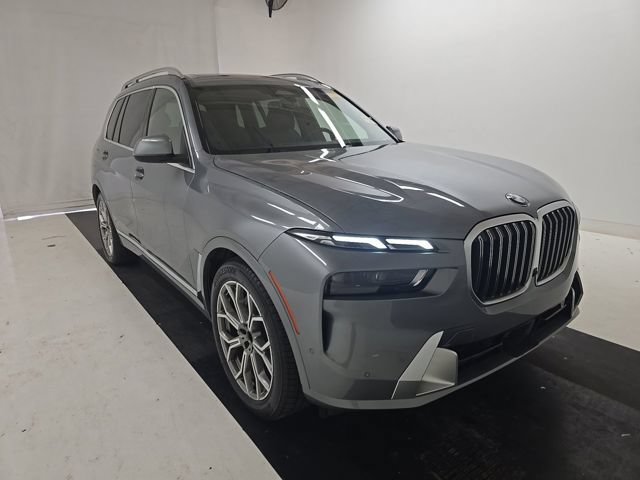 Used 2024 BMW X7 xDrive40i w/ Premium Package AWD/4WD image 3