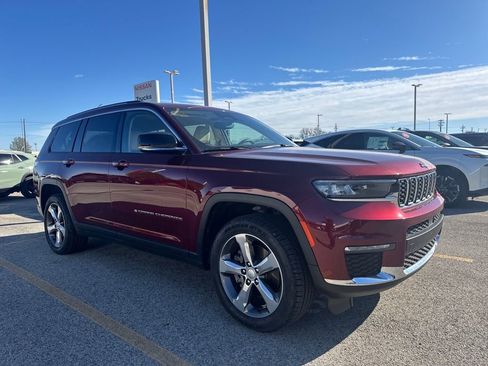 Used 2021 Jeep Grand Cherokee L Limited image 3