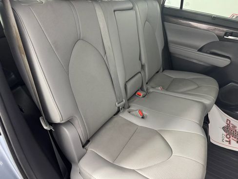 Used 2020 Toyota Highlander Limited image 38