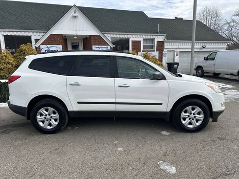 Used 2012 Chevrolet Traverse LS FWD image 9