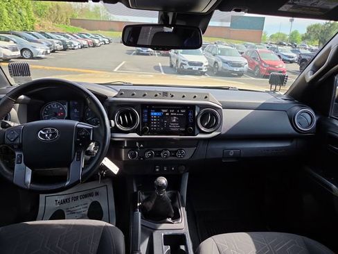 Used 2019 Toyota Tacoma TRD Off-Road image 10