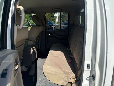 Used 2010 Nissan Frontier SE RWD image 21