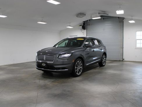 Used 2022 Lincoln Nautilus Reserve FWD image 4