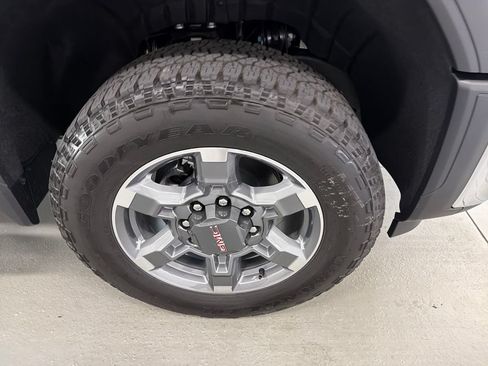 New 2026 GMC Sierra 2500 SLT AWD/4WD image 4
