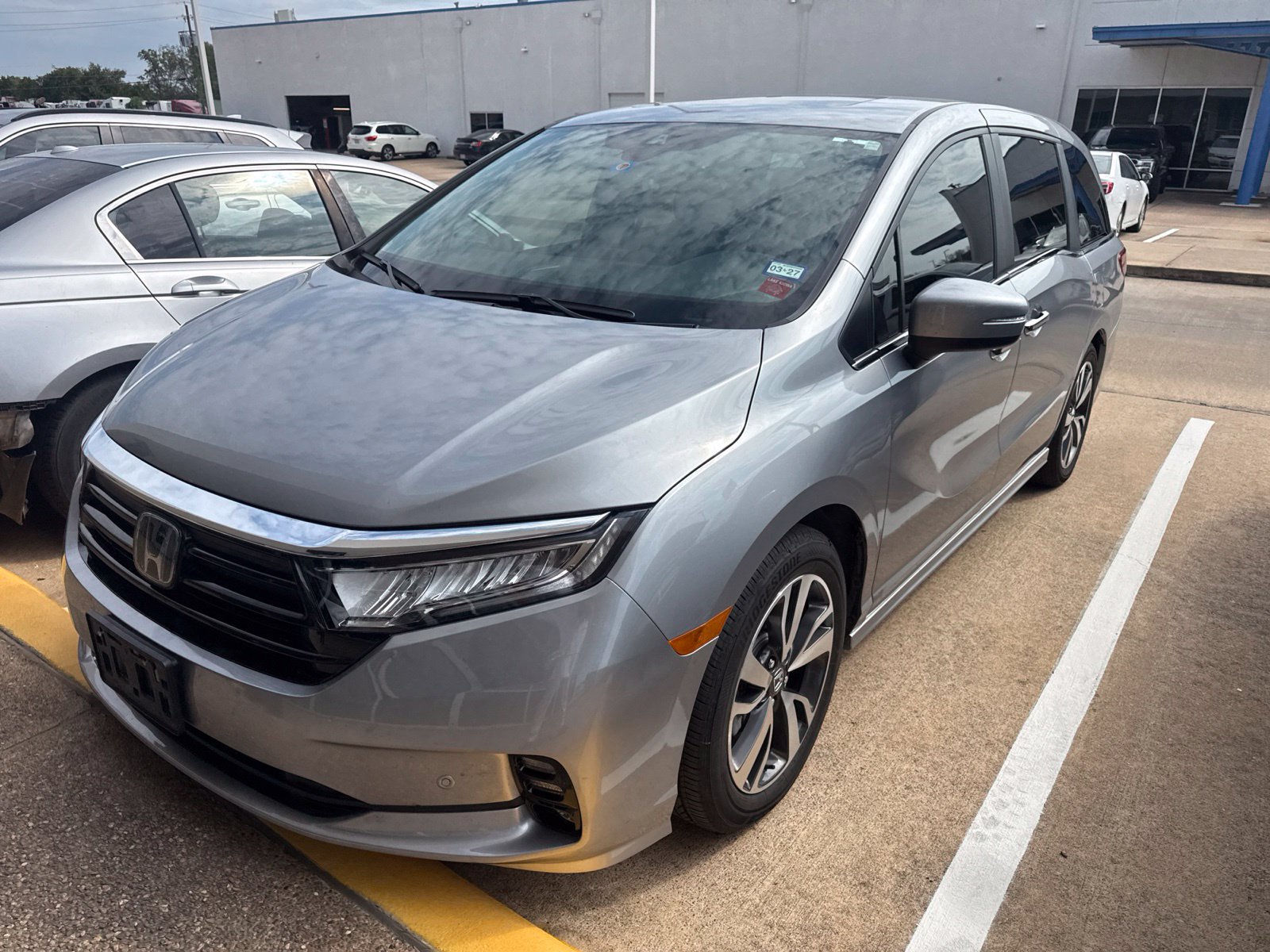 Used 2023 Honda Odyssey Touring image 2