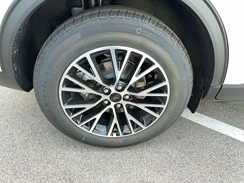 New 2025 Ford Escape SE image 38