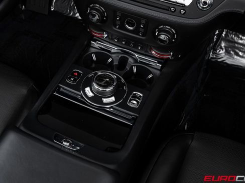 Used 2019 Rolls-Royce Dawn image 29