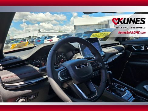 Used 2025 Jeep Compass Trailhawk AWD/4WD image 11