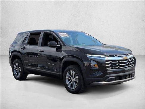 Used 2026 Chevrolet Equinox LT FWD image 2