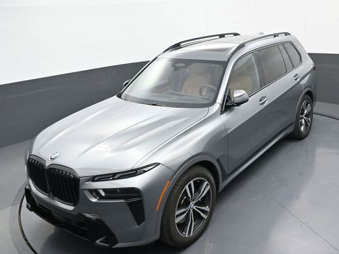 Used 2026 BMW X7 xDrive40i w/ M Sport Package image 33