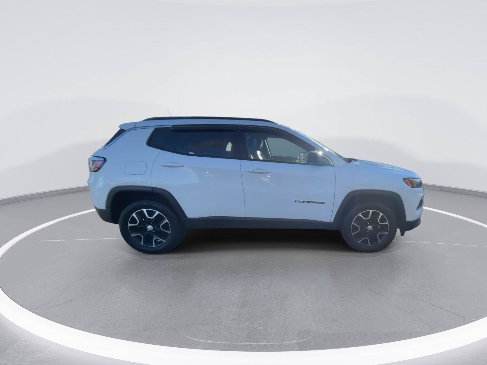 Used 2022 Jeep Compass Latitude w/ Sun and Sound Group AWD/4WD image 9
