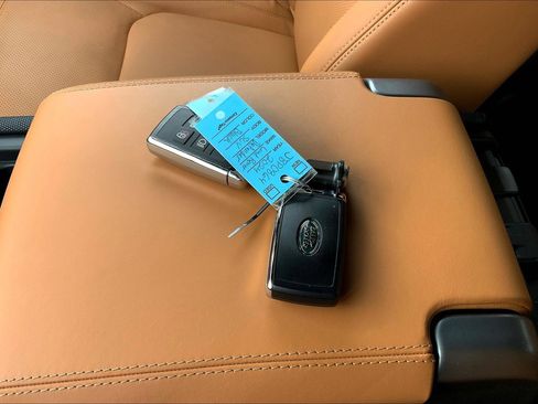 Used 2024 Land Rover Defender 110 V8 image 13