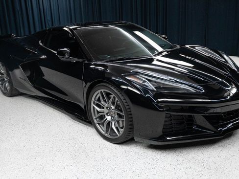 Used 2024 Chevrolet Corvette Z06 RWD image 3