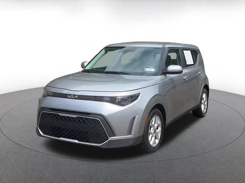 Used 2025 Kia Soul LX w/ LX Technology Package FWD image 6