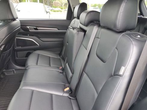 Certified 2025 Kia Telluride LX image 11