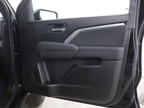 Used 2024 Chevrolet Colorado Z71 w/ Z71 Convenience Package 2 image 9