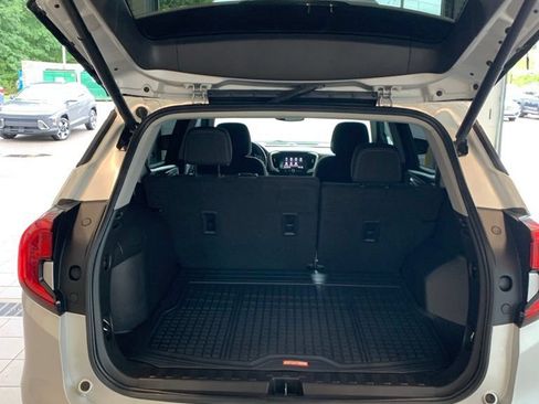Used 2022 GMC Terrain SLE w/ Driver Convenience Package AWD/4WD image 10