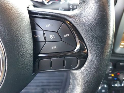 Used 2020 Jeep Renegade Altitude w/ UConnect 8.4 Nav Group image 28