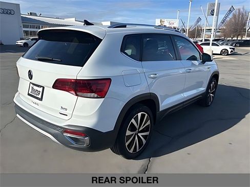 Used 2023 Volkswagen Taos SE w/ Panoramic Sunroof Package image 3