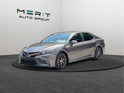 Used 2023 Toyota Camry SE FWD image 4